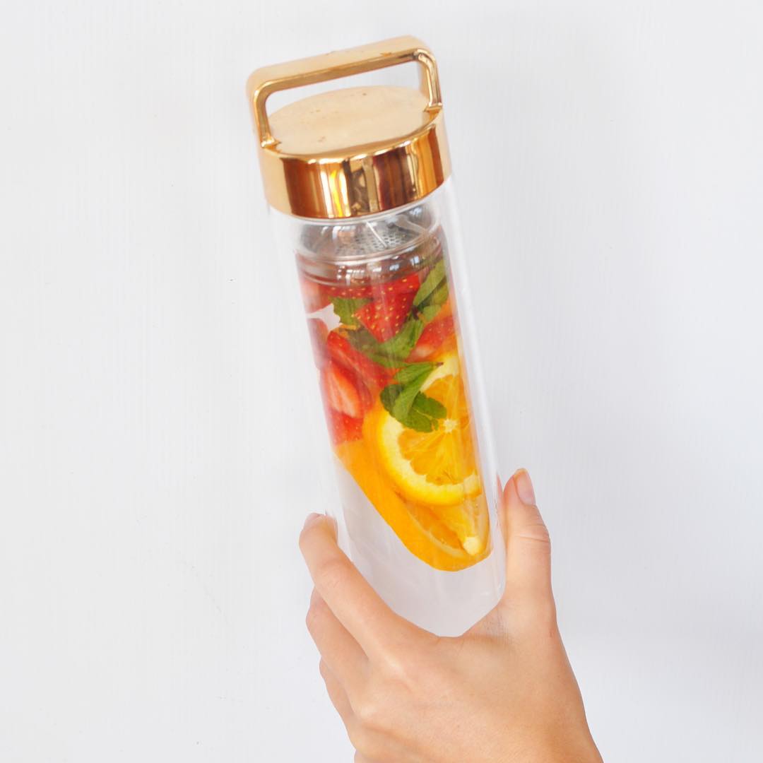Strawberry, Orange & Mint Detox Water // @a_healthy_adventure