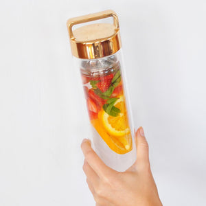 Strawberry, Orange & Mint Detox Water // @a_healthy_adventure