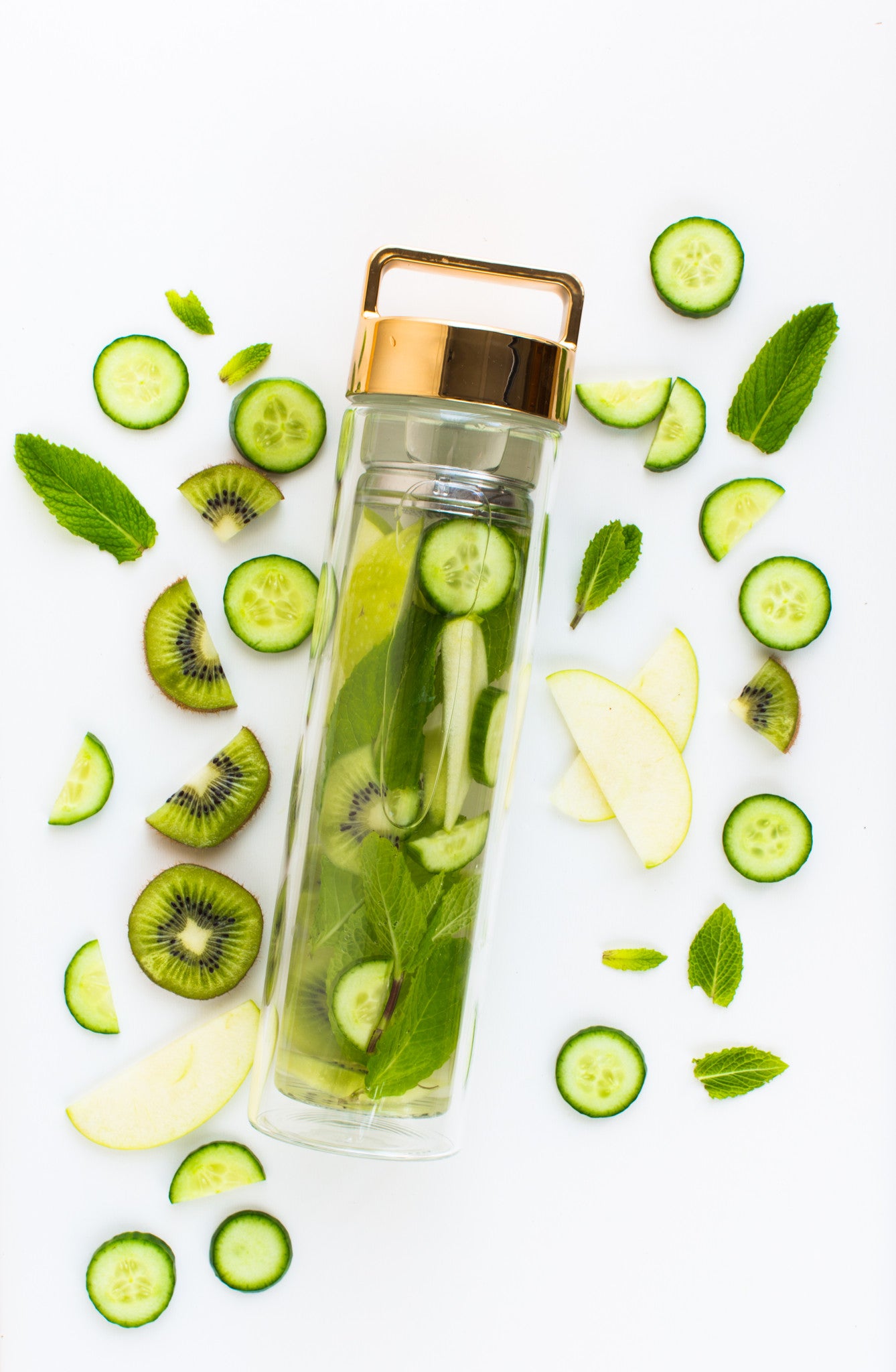 Apple, Kiwi, Cucumber & Mint Detox Water // By @8THANDLAKE