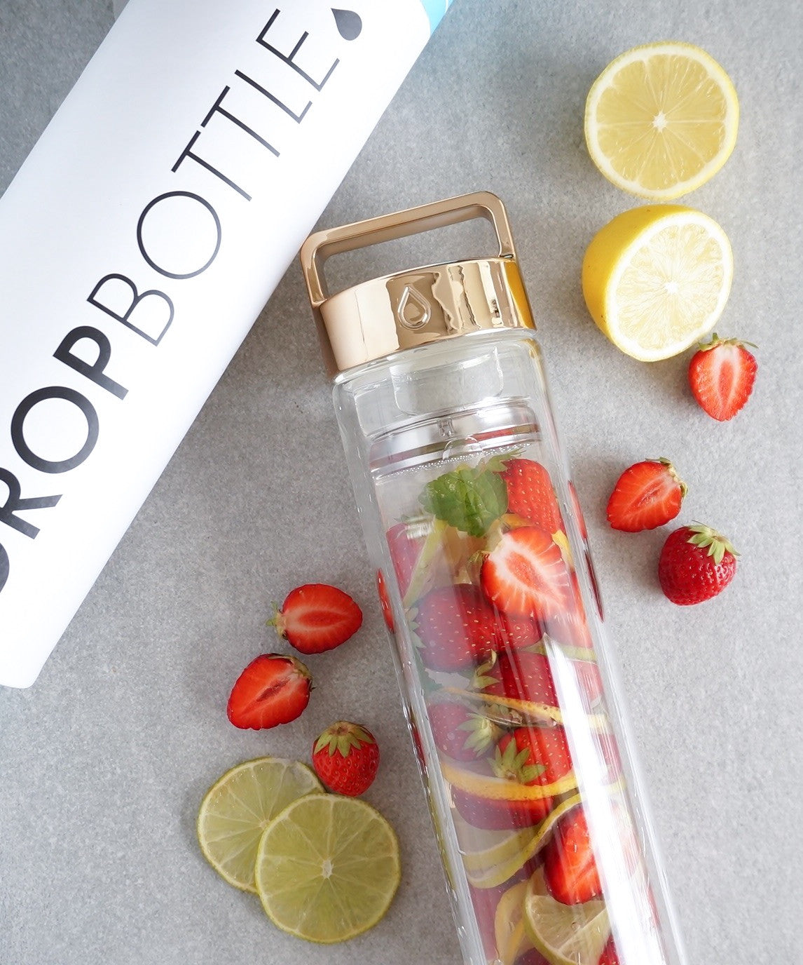 Lemon Lime & Raspberry Detox Water // @ellensmessykitchen